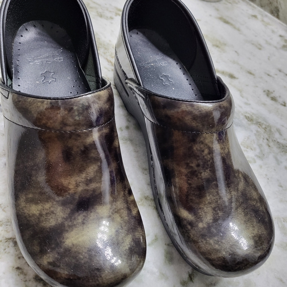 Dansko Clogs Patent Marbled Green Nursing Comfort Shoes Slip On Womens